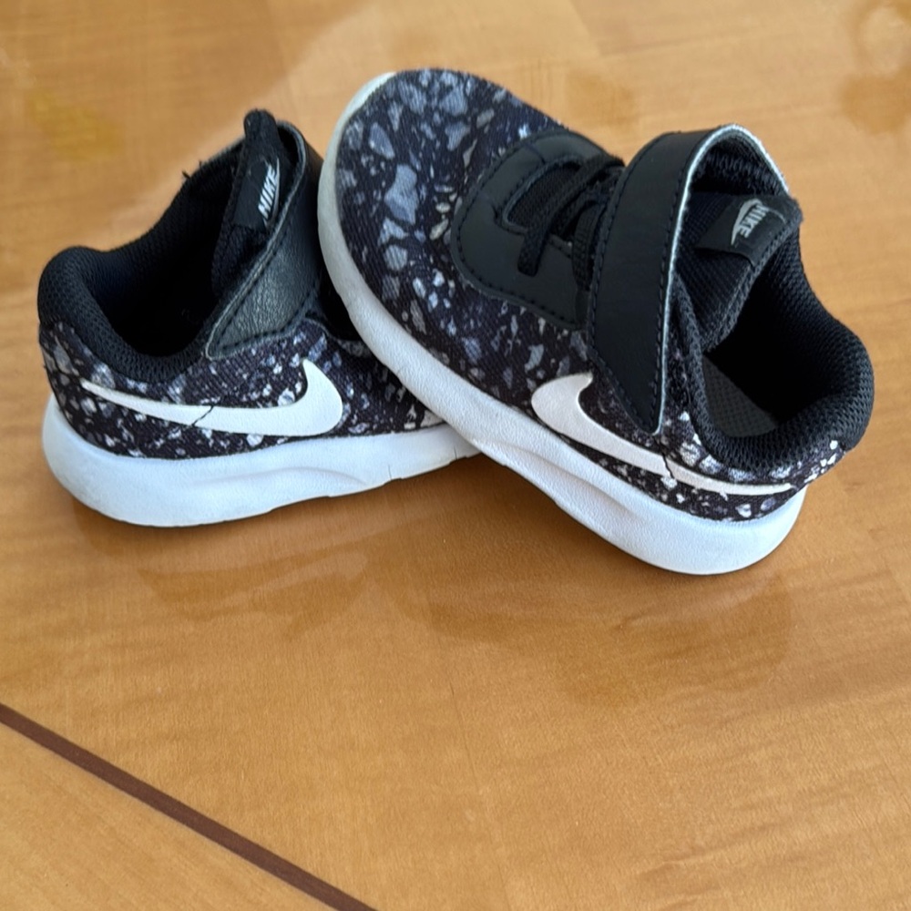 Nike Black and White Speckled Sneakers with Velcro Straps size 5